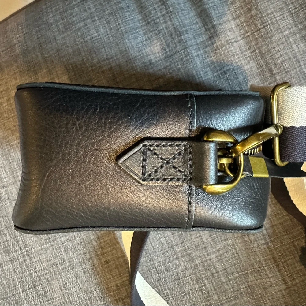 Madewell Transport Camera Bag - Picture 4 of 16